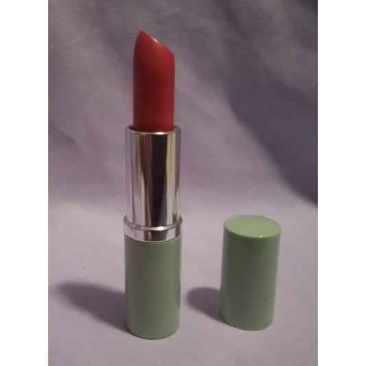 Clinique Different Lipstick Glazed Berry Luminous Berry with a Glossy Sheen