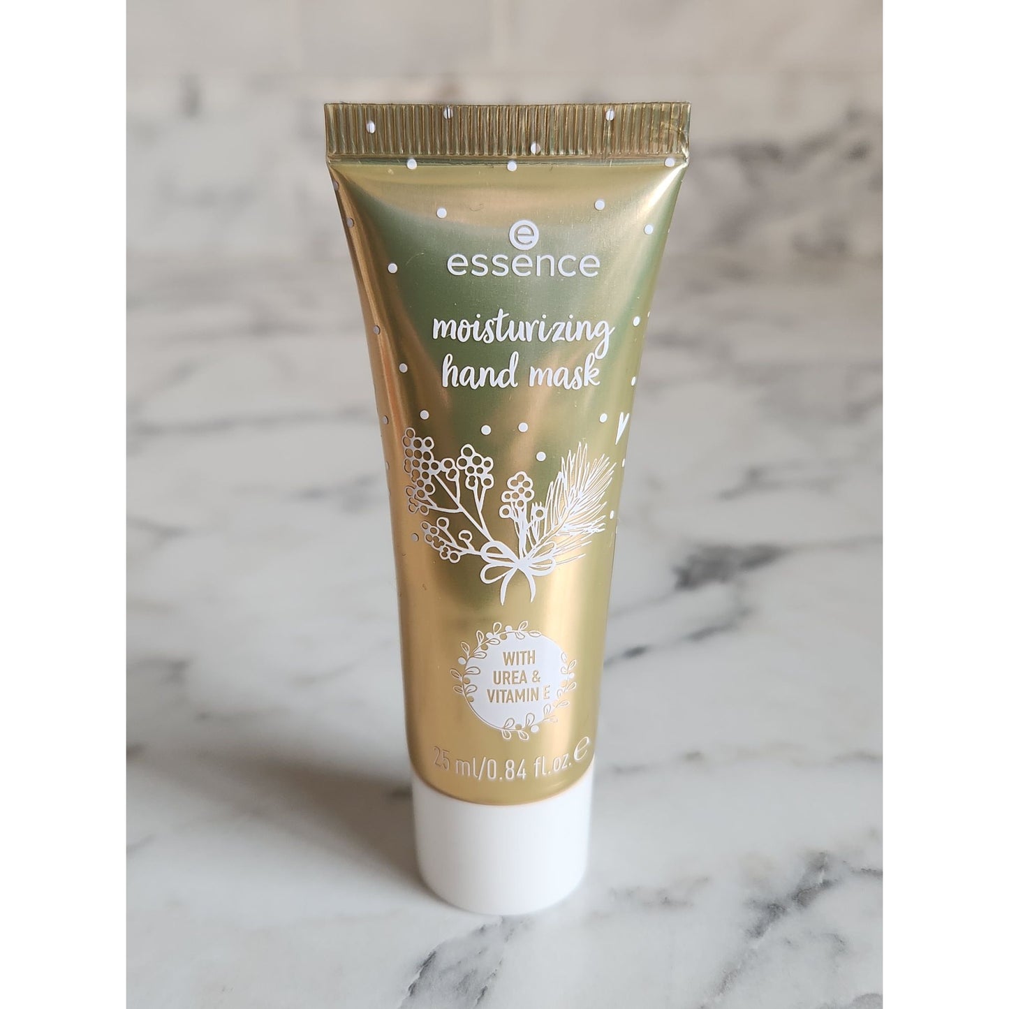 Essence Moisturizing Hand Mask With Urea & Vitamin E 25ml / 0.84 Fl Oz Tube Gold