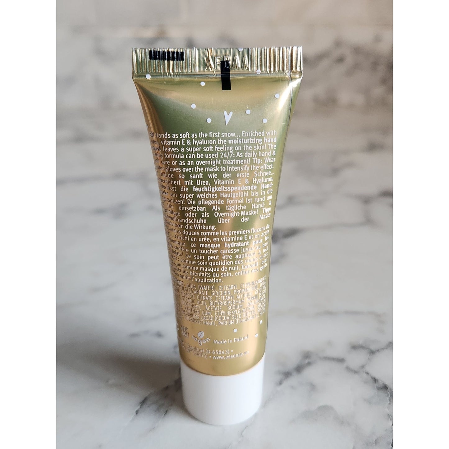 Essence Moisturizing Hand Mask With Urea & Vitamin E 25ml / 0.84 Fl Oz Tube Gold