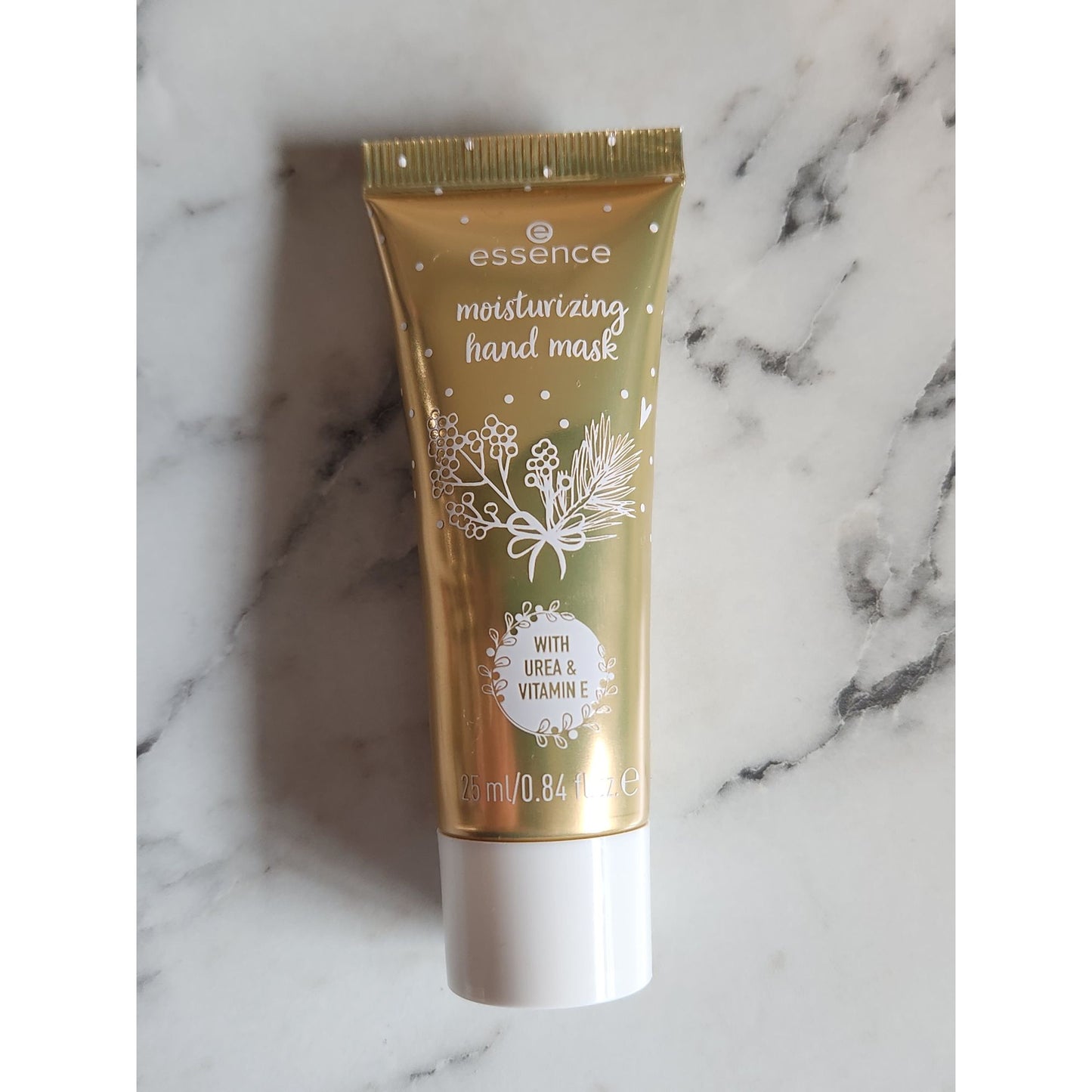 Essence Moisturizing Hand Mask With Urea & Vitamin E 25ml / 0.84 Fl Oz Tube Gold