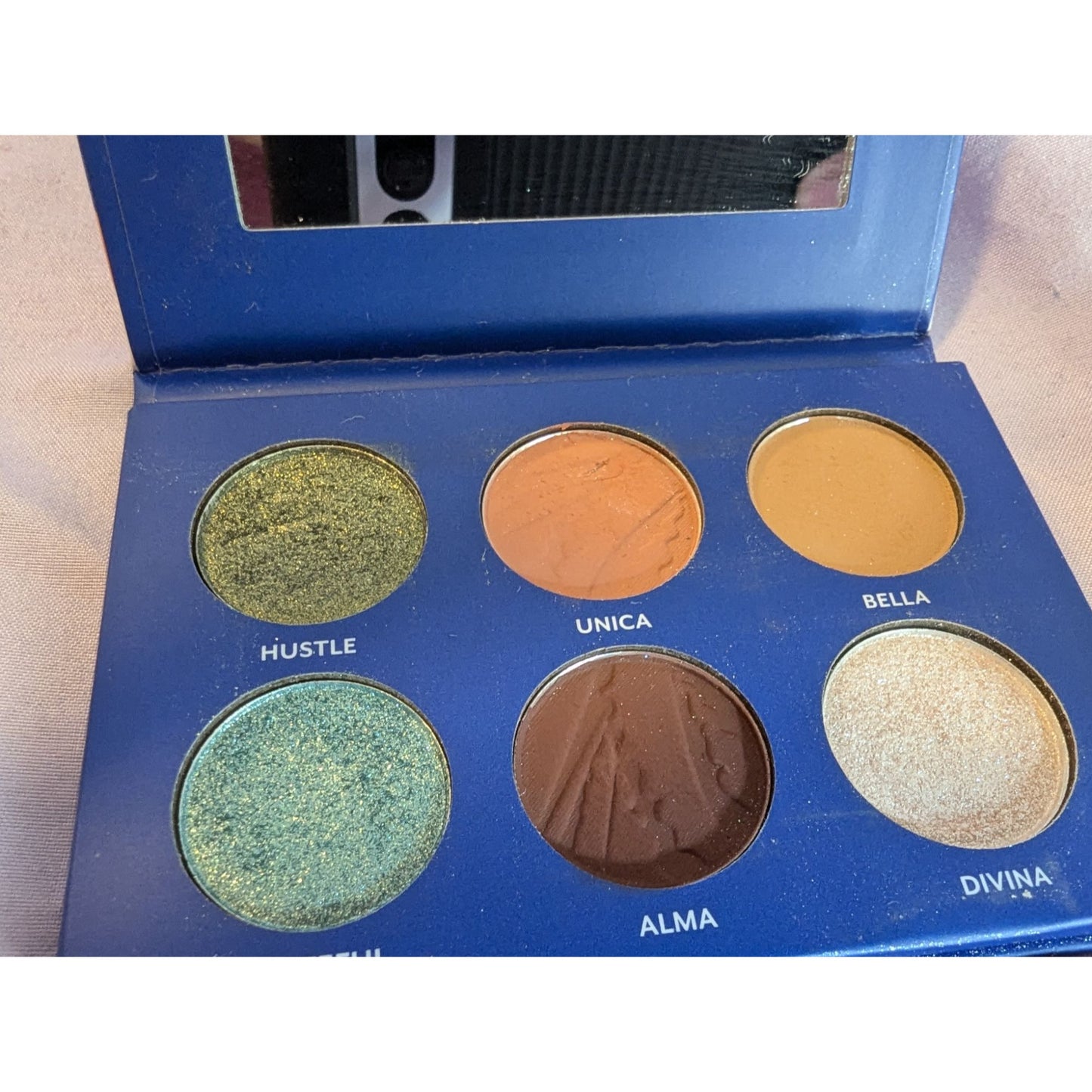 Tresluce I Am Alma Eyeshadow Palette With 6 Rich Matte & Shimmer Shades Vegan