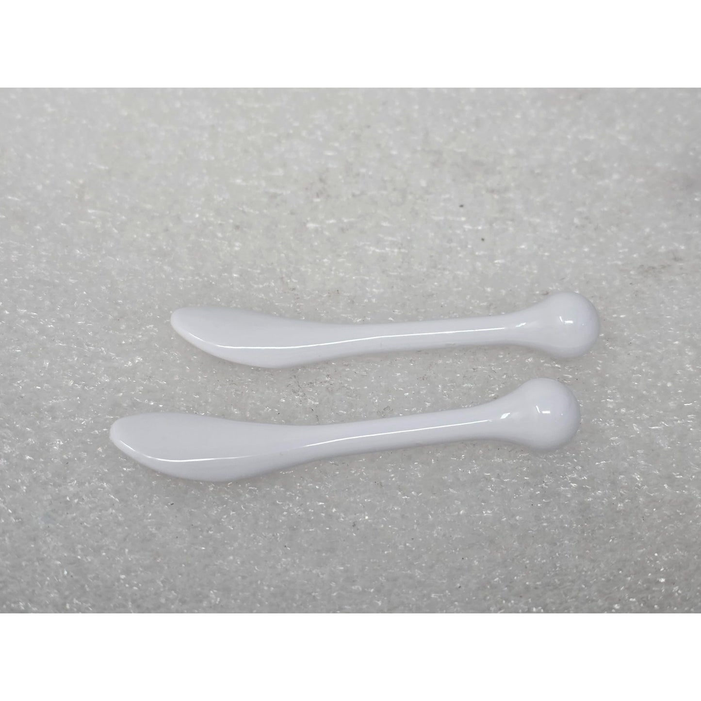 Set 2 Cosmetic Spatulas White Plastic Skincare Applicator Spoon Cream Scoop Tool