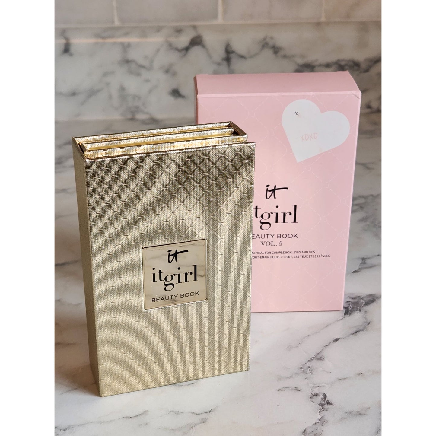 It Cosmetics It Girl Beauty Book Vol. 5 All-In-One Makeup Palette Eyes & Lips