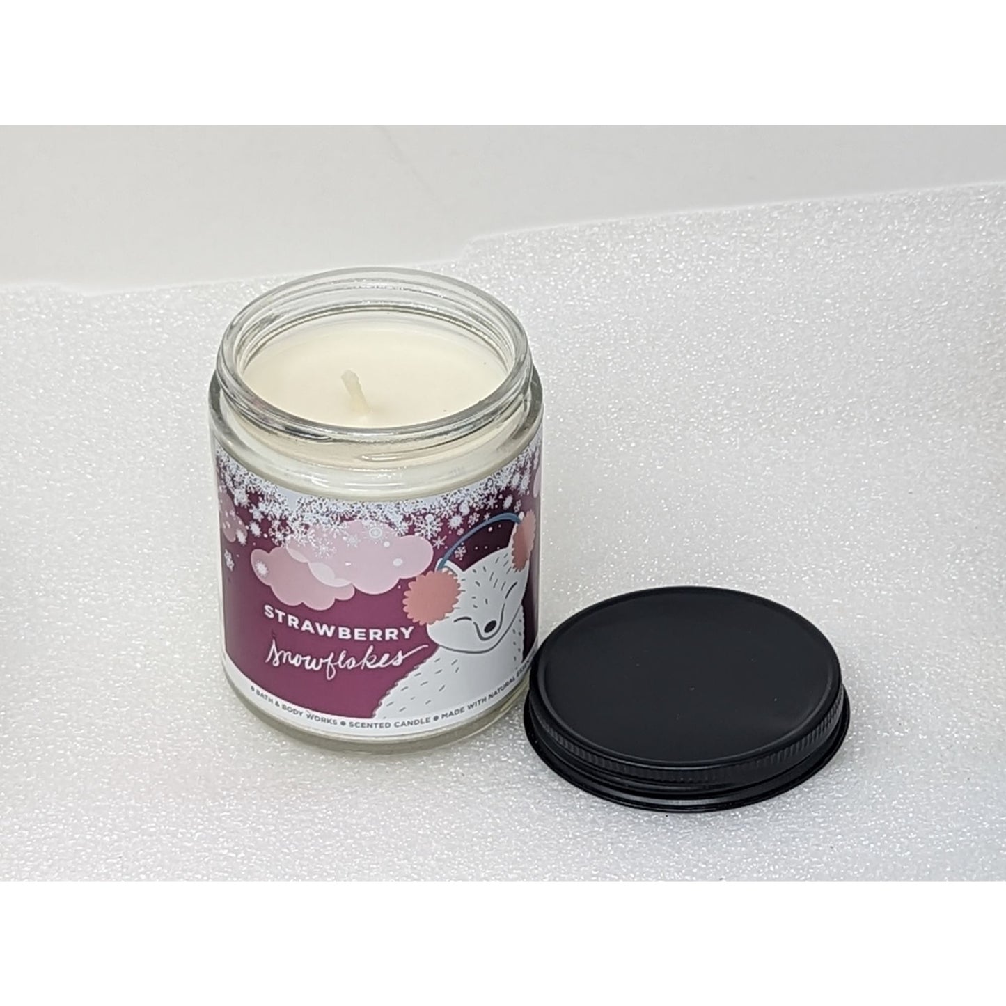 Bath & Body Works Strawberry Snowflakes Single Wick Scented Candle 7 oz