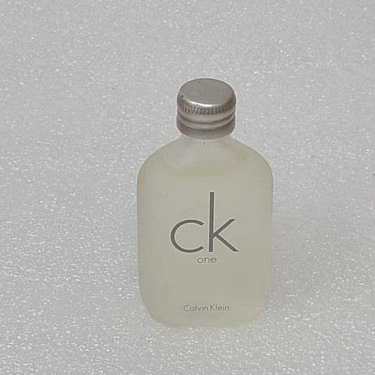 CK One by Calvin Klein Eau de Toilette Splash Unisex Perfume Cologne .5 oz