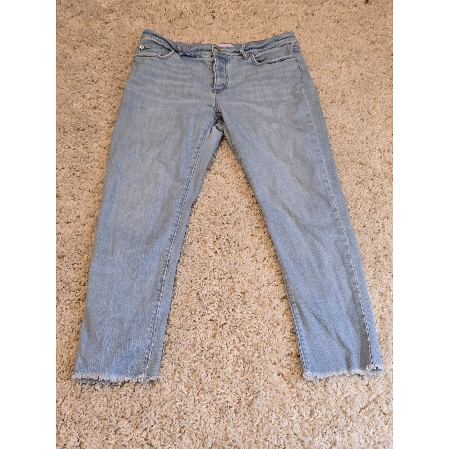 Ann Taylor LOFT Women's Boyfriend Jeans Size 8 Light Wash Cropped Raw Hem