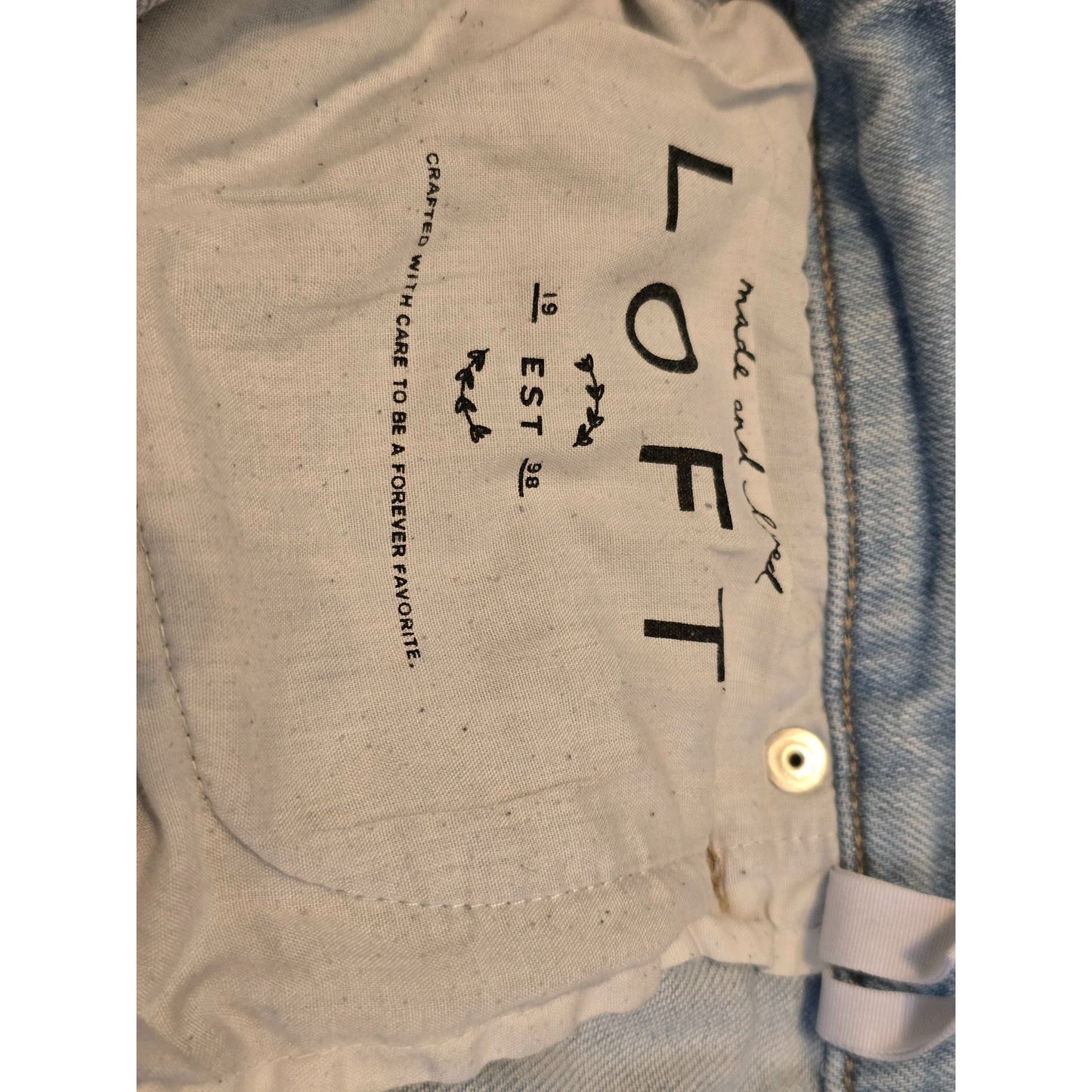 Ann Taylor LOFT Women's Boyfriend Jeans Size 8 Light Wash Cropped Raw Hem
