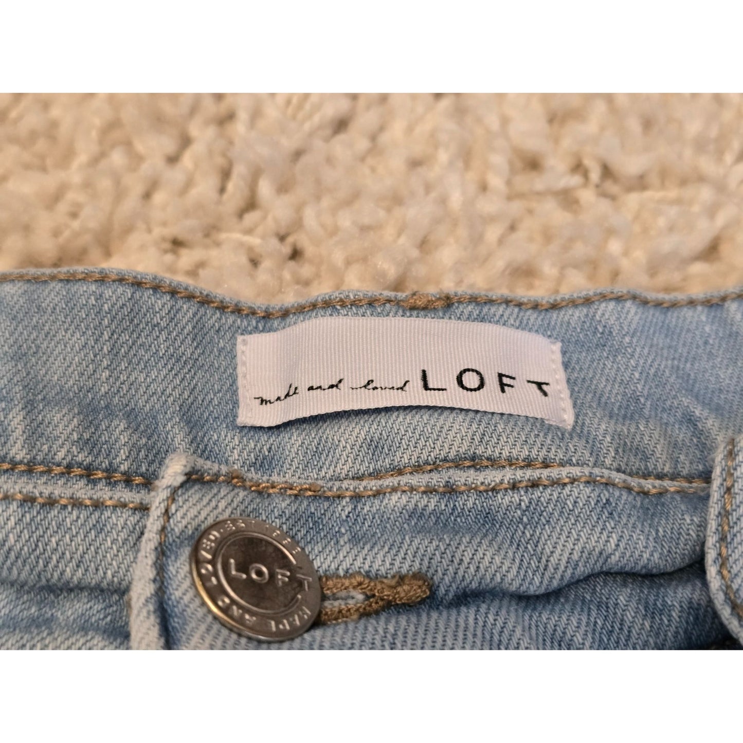 Ann Taylor LOFT Women's Boyfriend Jeans Size 8 Light Wash Cropped Raw Hem