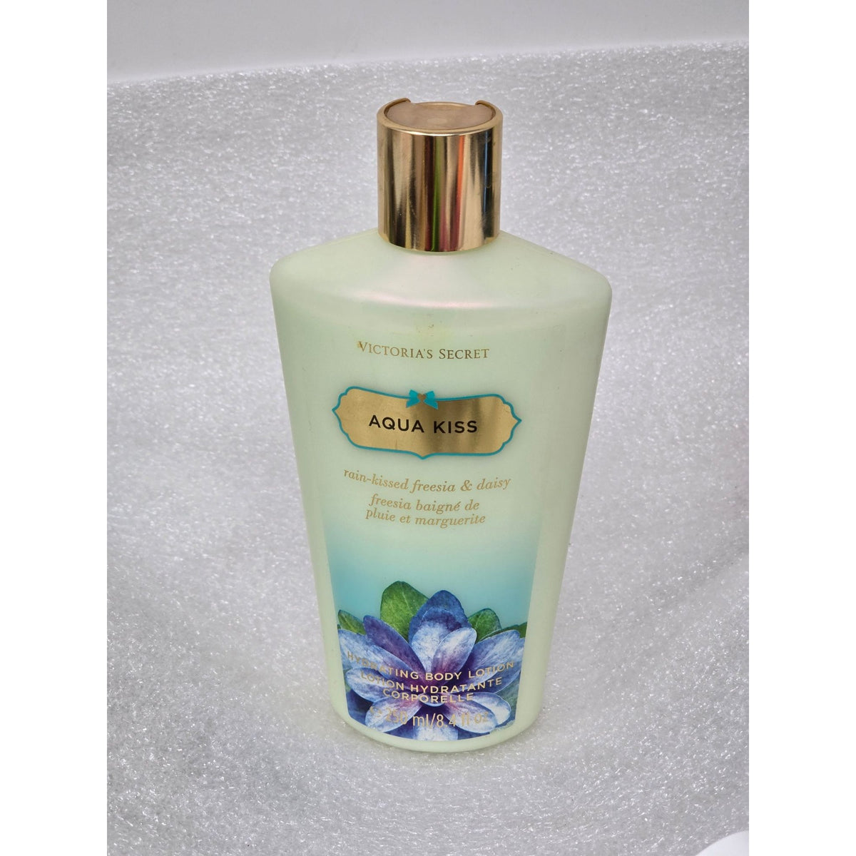 Victoria's Secret Aqua Kiss Hydrating Body Lotion Rain-Kissed Freesia & Daisy