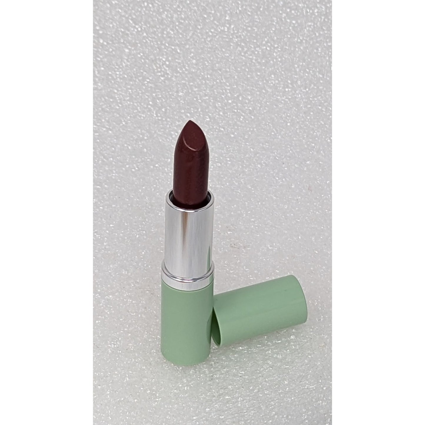 Clinique Different Lipstick A Different Grape Long-Lasting Moisturizing Formula