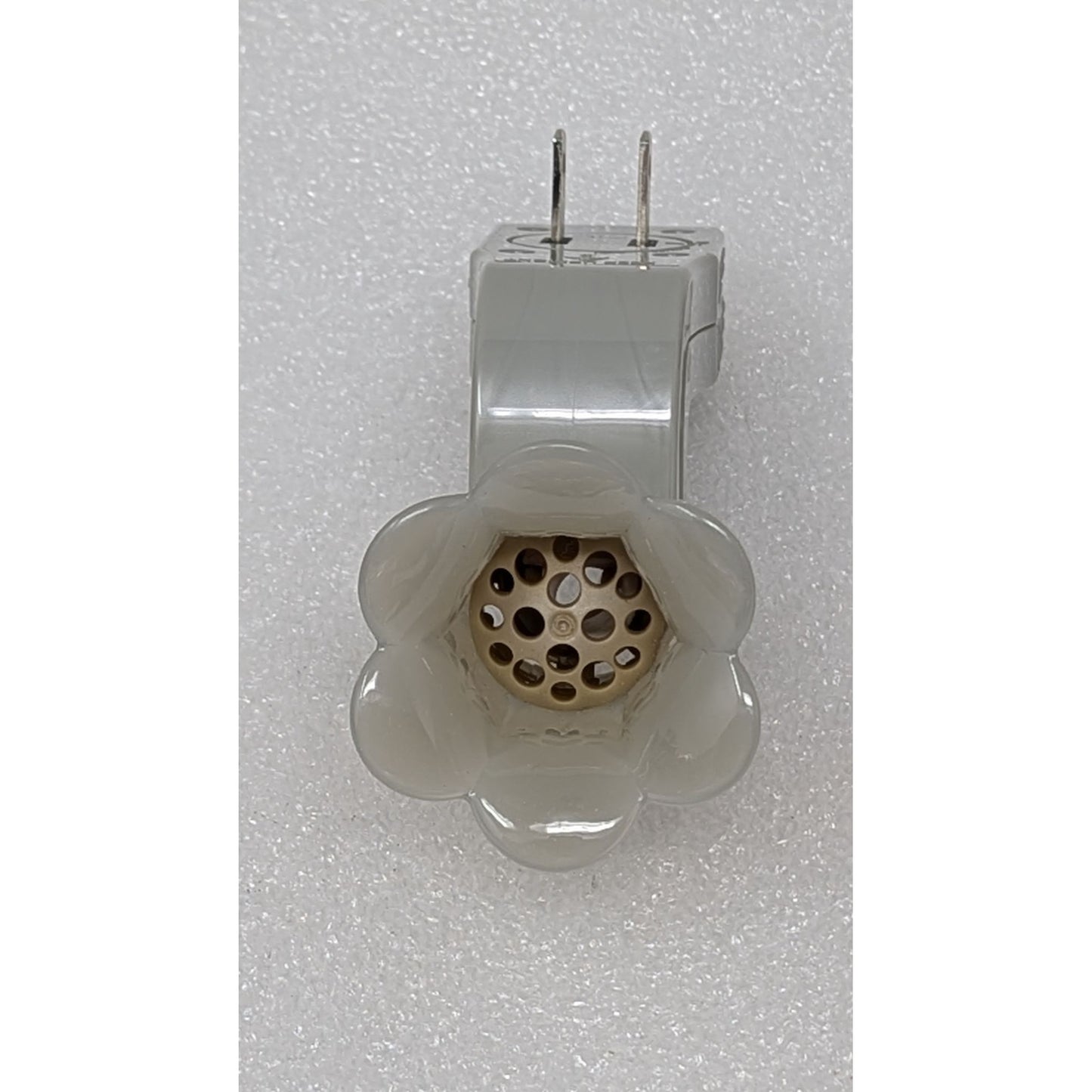 Bath & Body Works Wallflowers Home Fragrance Plug-In Diffuser Gray Flower Design