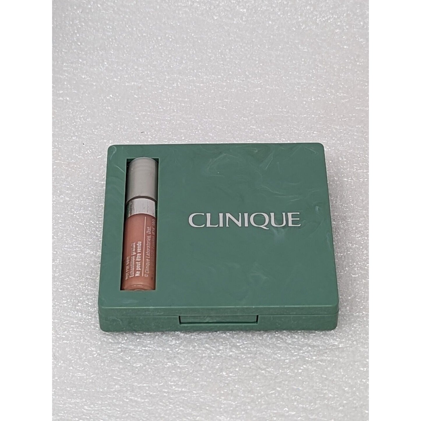 Clinique Eyeshadow Lovey Dovey & Foxy Blush New Clover & Lip Gloss Air Kiss