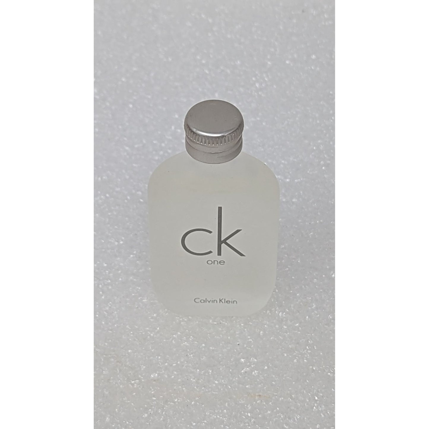 CK One by Calvin Klein Eau de Toilette Splash Unisex Perfume Cologne .5 oz