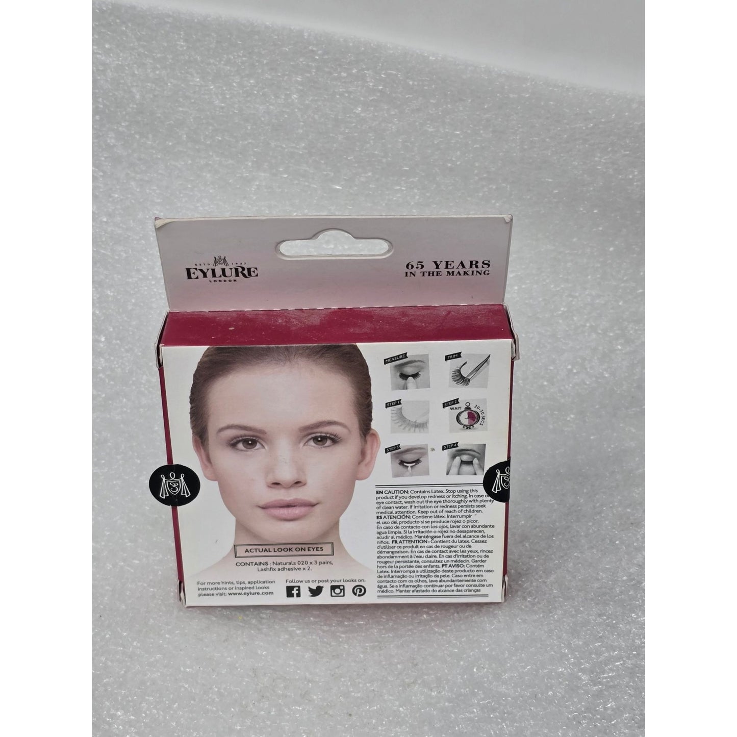Eylure Naturals No. 020 Lightweight False Eyelashes Multi-Pack WAdhesive 3 Pairs