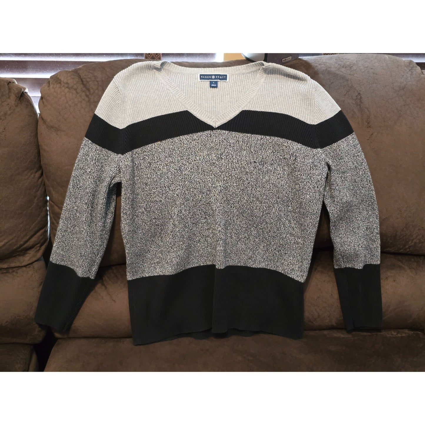 Karen Scott Colorblock V-Neck Sweater Women's Large Black Gray Long Sleeve