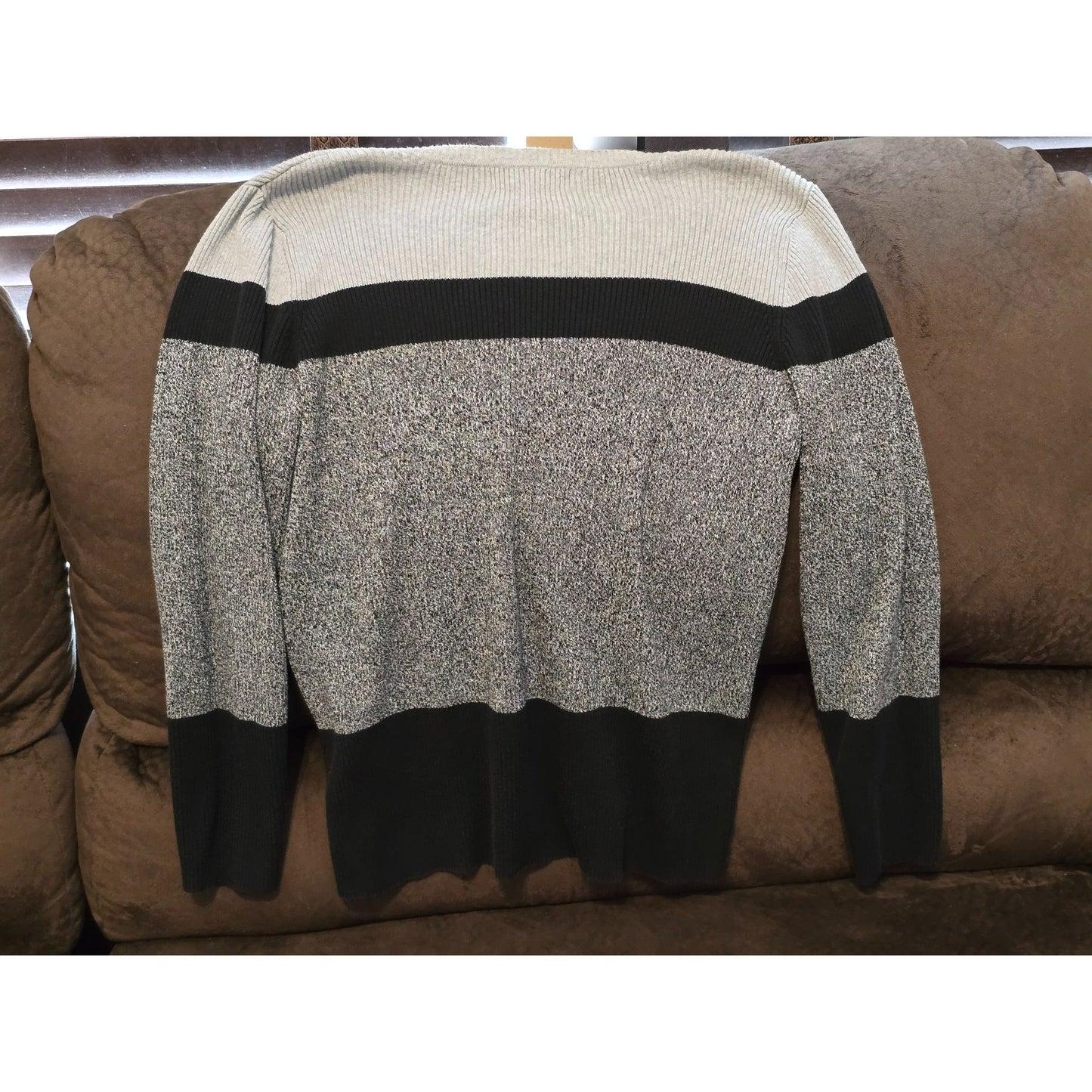 Karen Scott Colorblock V-Neck Sweater Women's Large Black Gray Long Sleeve