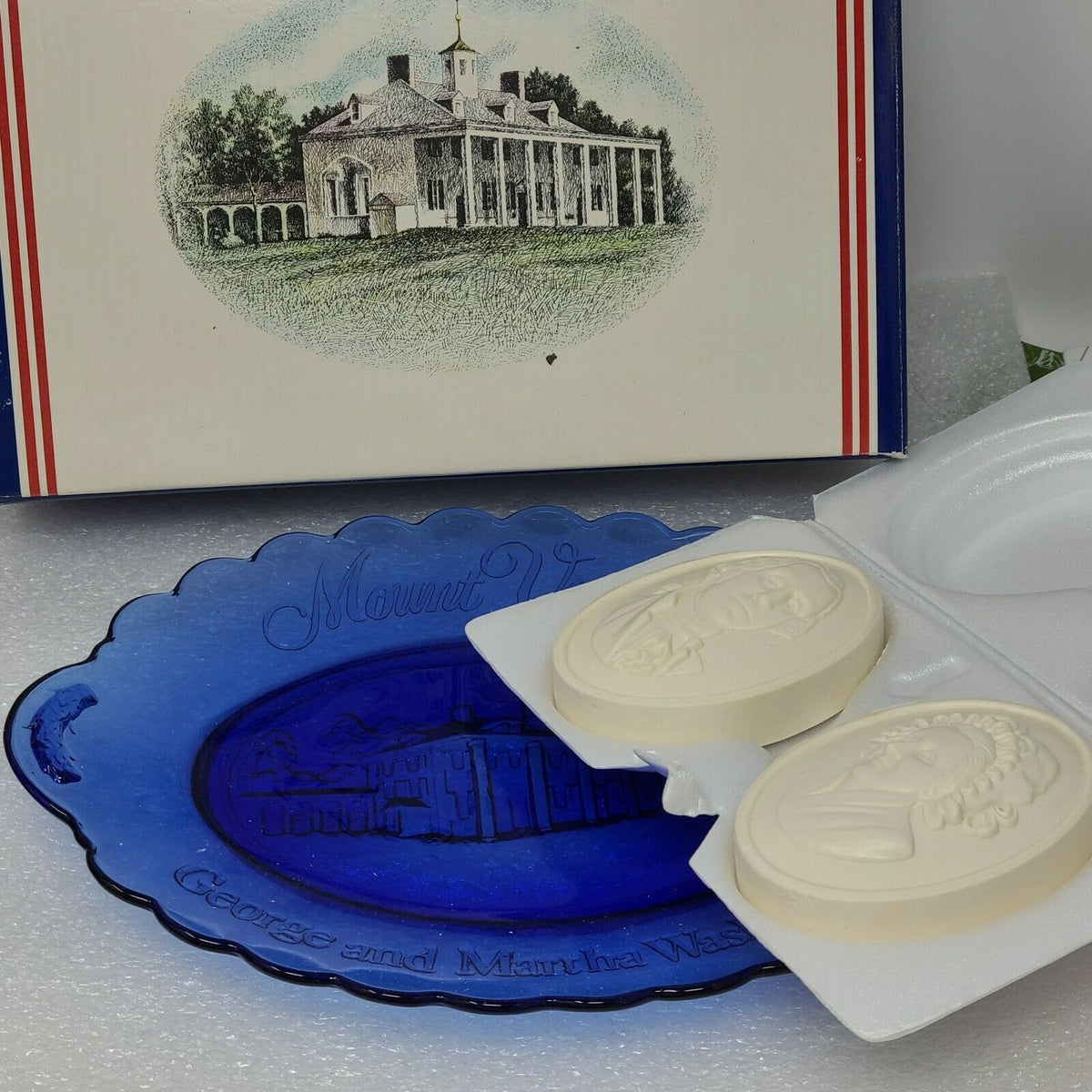 Vintage Avon Mount Vernon Cobalt Blue Plate w/George & Martha Washington Soaps