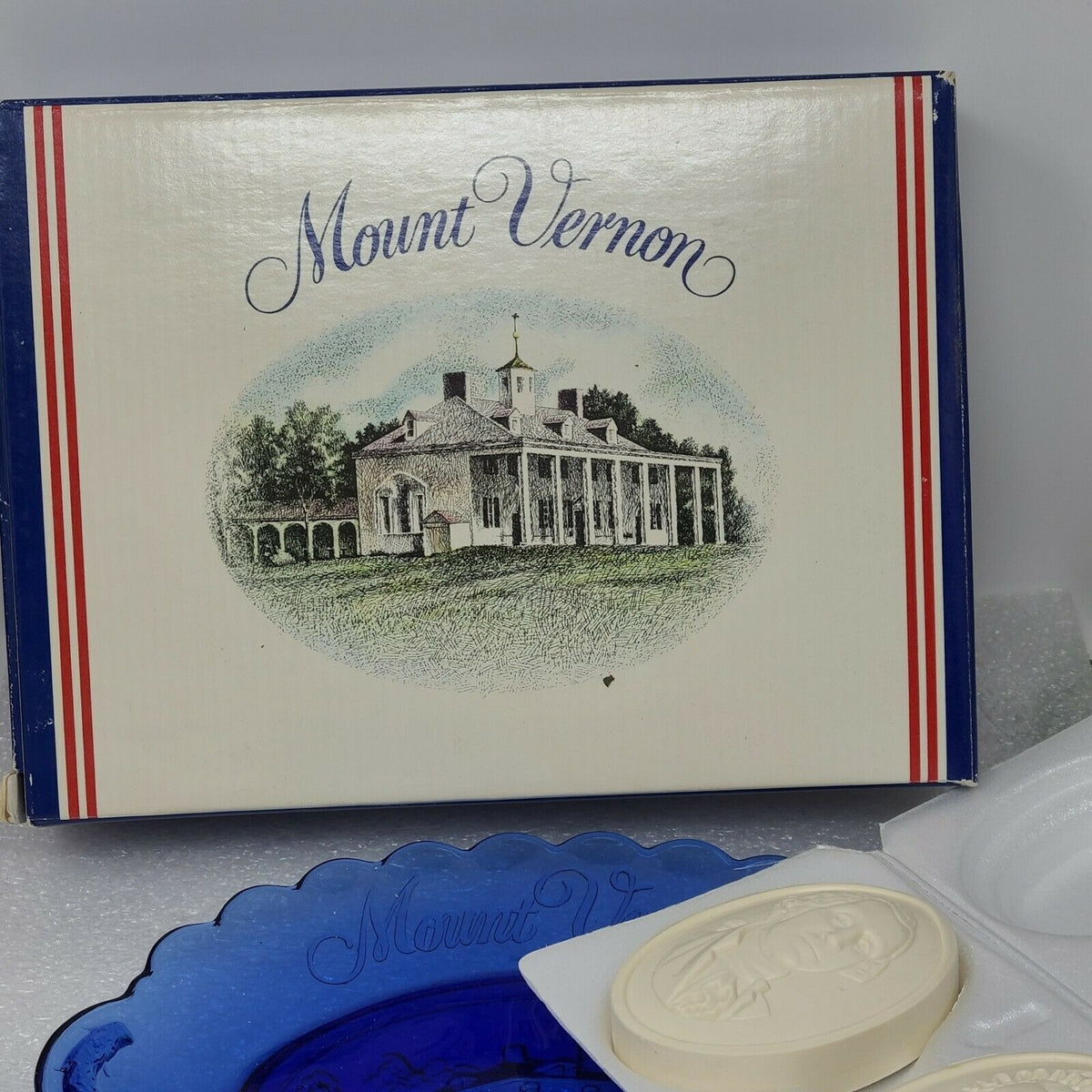 Vintage Avon Mount Vernon Cobalt Blue Plate w/George & Martha Washington Soaps