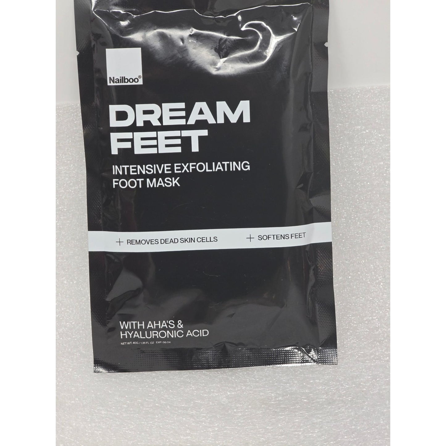 Nailboo Dream Feet Intensive Exfoliating Foot Mask With AHAs & Hyaluronic Acid