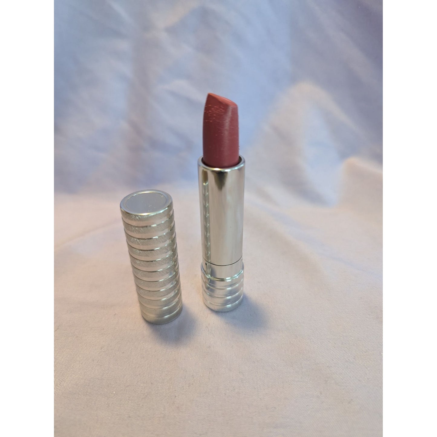 Clinique Dramatically Different Lipstick 17 Strawberry Ice