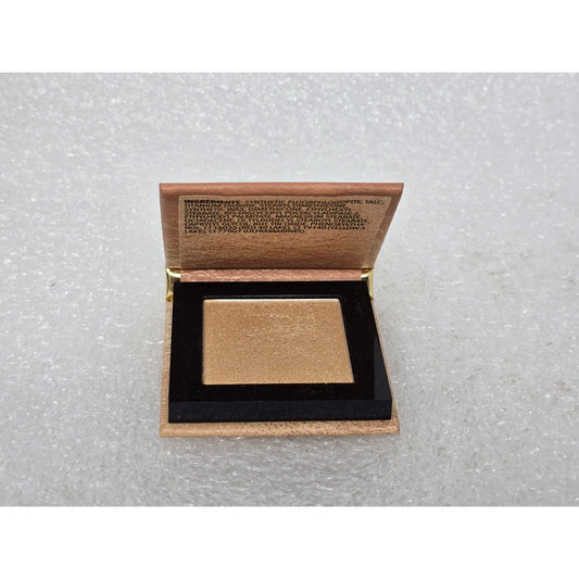 Essence Pure Nude Highlighter 010 Popping Champagne 3.3g Vegan Compact