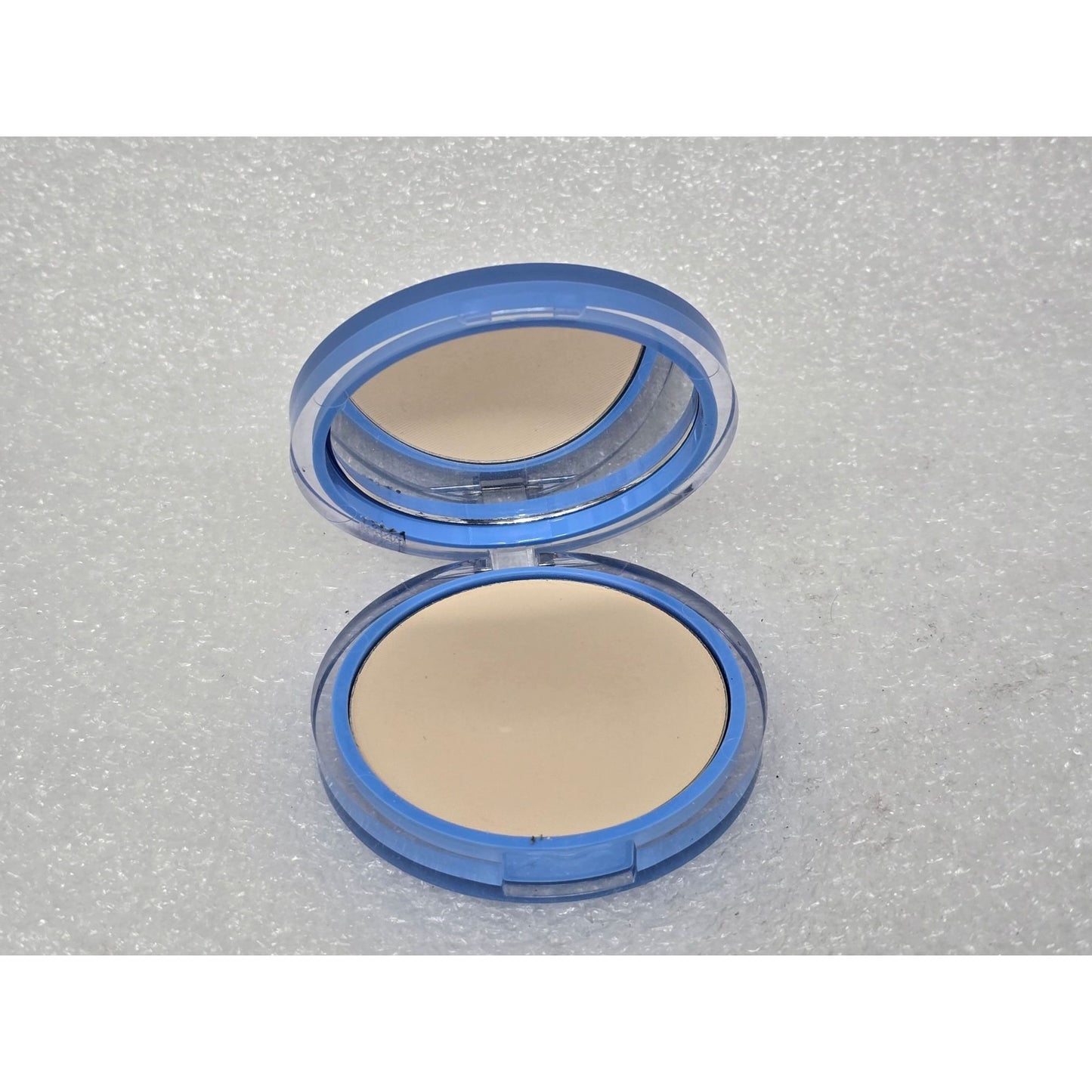 Covergirl Clean Matte Pressed Powder 510 Classic Ivory Oil Control Compact