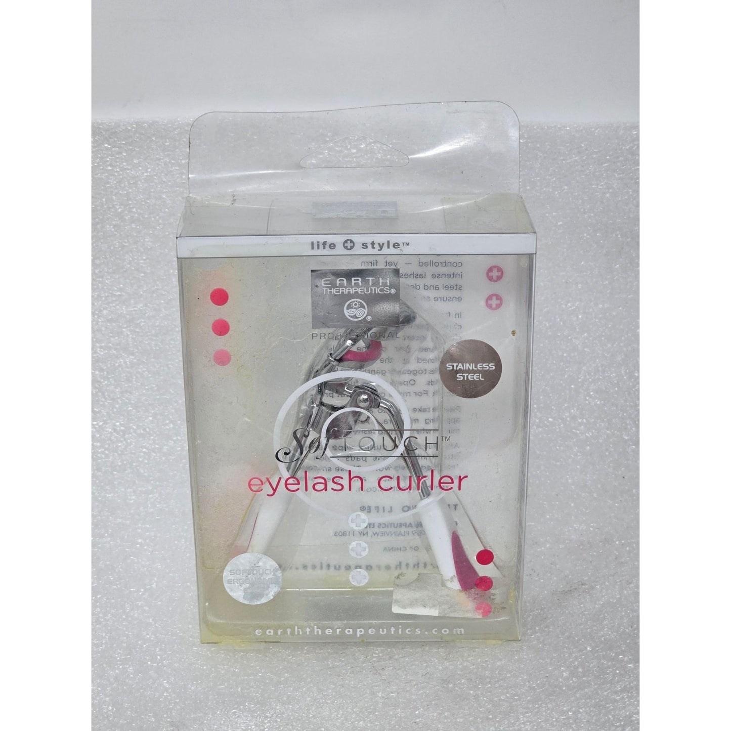 Earth Therapeutics Eyelash Curler With SofTouch Handles & Replacement Pads