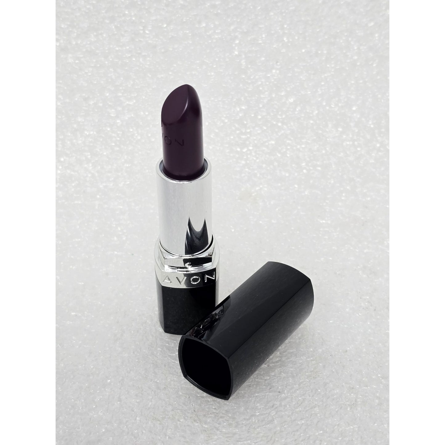 Avon True Color Lipstick Vamp Smooth Creamy Finish Long-Lasting Hydration