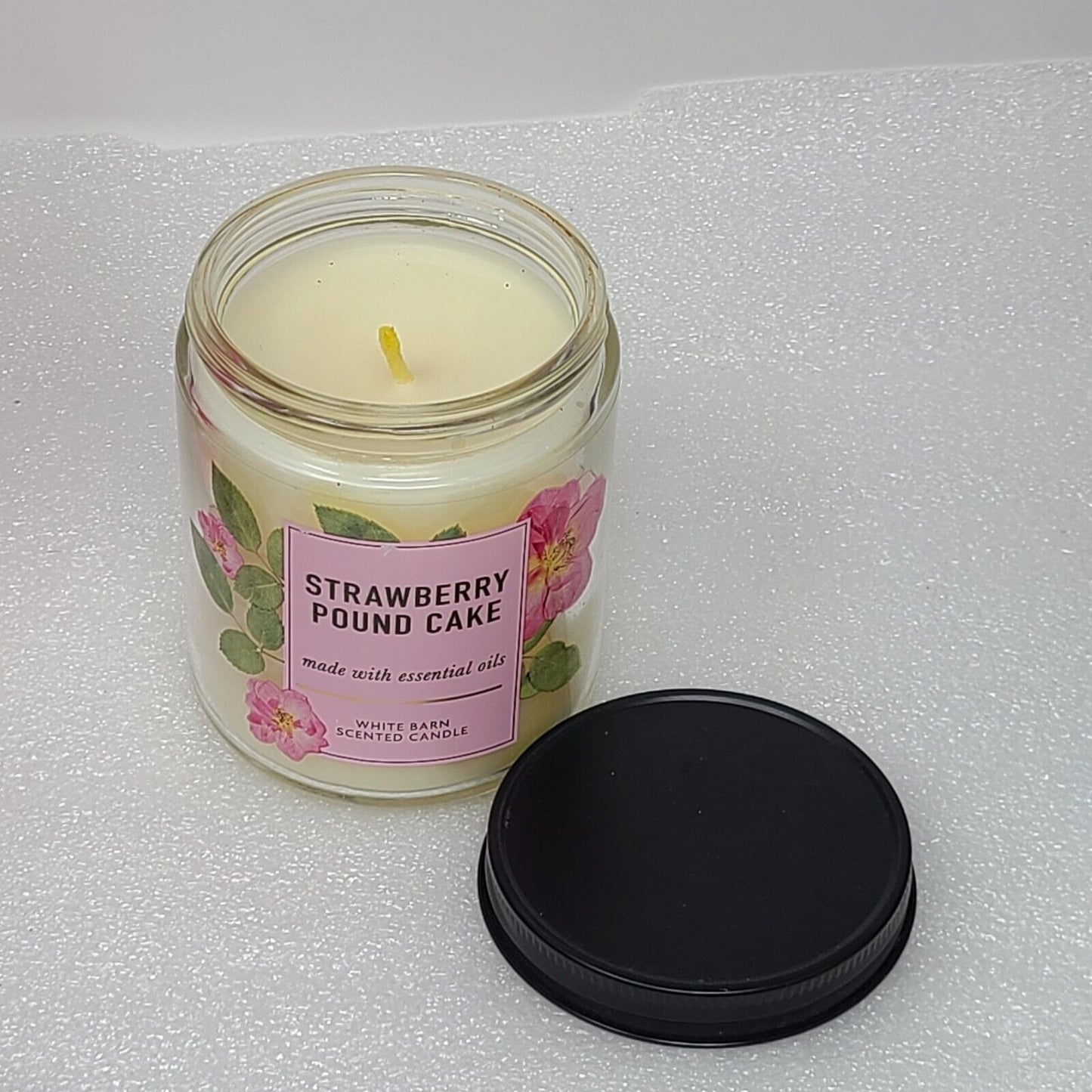 Bath & Body Works Strawberry Pound Cake 7 oz Single Wick Candle