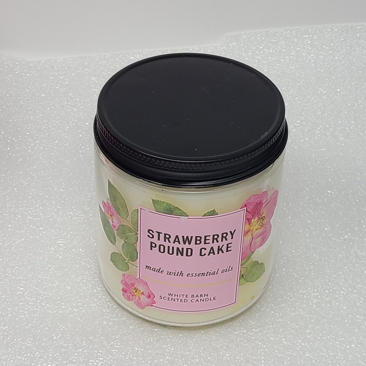 Bath & Body Works Strawberry Pound Cake 7 oz Single Wick Candle